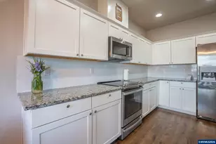 760 S 16th St, Philomath, OR 97370 - Photo 12