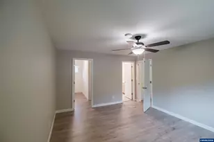 3385 Balsam Dr S, Salem, OR 97302 - Photo 10