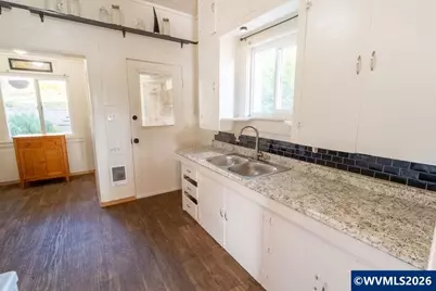 724 N Main St, Brownsville, OR 97327 - Photo 16