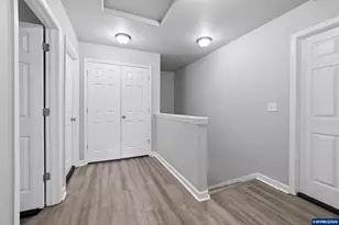 406 Sunset Ct, Amity, OR 97101 - Photo 10