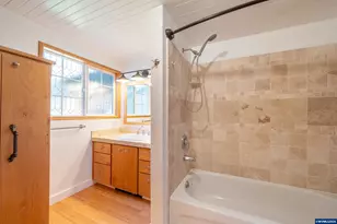 43 NW Knoxville St, Yachats, OR 97498 - Photo 10