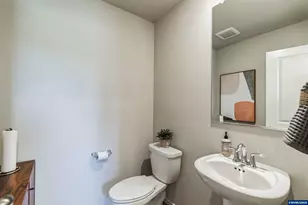 511 Spring Bl, Woodburn, OR 97071 - Photo 10