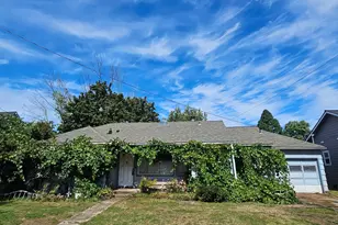 427 NE Yamhill St, Sheridan, OR 97378 - Photo 2