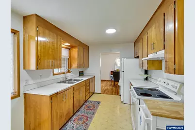 2207 Oregon Ct, Woodburn, OR 97071 - Photo 8