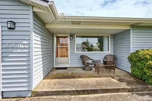 2207 Oregon Ct, Woodburn, OR 97071 - Photo 2