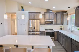 1305 SW Illihe Rd, Dallas, OR 97338 - Photo 2