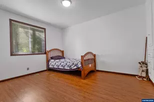 5665 Silverton Rd NE, Salem, OR 97305 - Photo 22