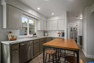 390 Kevin Ct S, Salem, OR 97306 - Photo 20