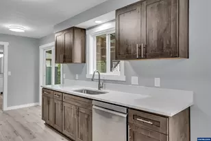 2990 Chester Ave NE, Salem, OR 97301 - Photo 20