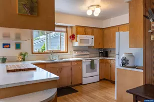 2981 Sunny Ln NW, Albany, OR 97321 - Photo 18