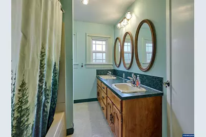 102 E 5th St, Molalla, OR 97038 - Photo 18