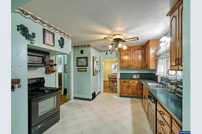 102 E 5th St, Molalla, OR 97038 - Photo 14