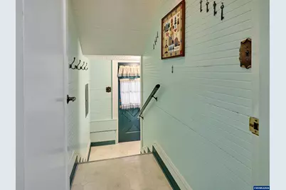 102 E 5th St, Molalla, OR 97038 - Photo 22