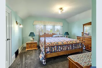 102 E 5th St, Molalla, OR 97038 - Photo 28