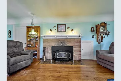 102 E 5th St, Molalla, OR 97038 - Photo 8