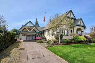 102 E 5th St, Molalla, OR 97038 - Photo 2