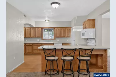 39149 Lacomb Dr, Lebanon, OR 97355 - Photo 6