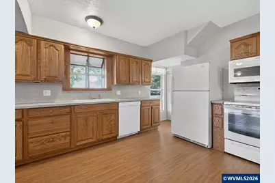 39149 Lacomb Dr, Lebanon, OR 97355 - Photo 12