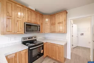 3223 Comber Ct NE, Salem, OR 97305 - Photo 8