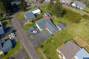 1636 SE Oar Dr, Lincoln City, OR 97367 - Photo 12