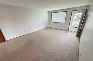 1387 Hampton Way, Woodburn, OR 97071 - Photo 2