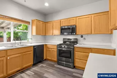 1678 S 7th St, Independence, OR 97351 - Photo 8