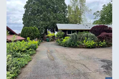 1055 E Main St, Silverton, OR 97381 - Photo 2