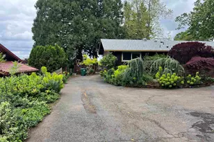 1055 E Main St, Silverton, OR 97381 - Photo 2