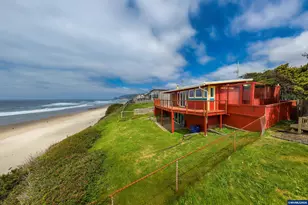 1923 NW Harbor Ave, Lincoln City, OR 97367 - Photo 4