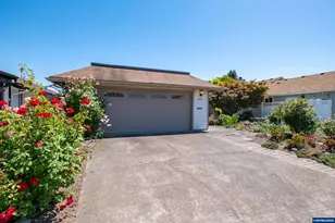 3274 Oakcrest Dr NW, Salem, OR 97304 - Photo 2