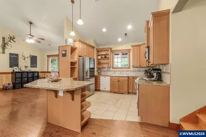 824 W Central Av, Gates, OR 97346 - Photo 16