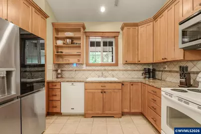 824 W Central Av, Gates, OR 97346 - Photo 12