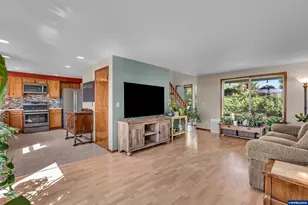 1299 Elana Dr, Woodburn, OR 97071 - Photo 8