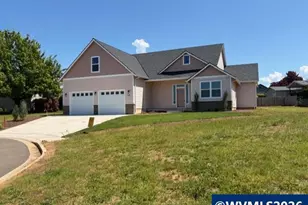 701 NW George Ct, Sublimity, OR 97385 - Photo 2