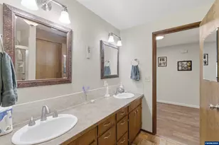 40000 Fir Oaks Ln, Lebanon, OR 97355 - Photo 14