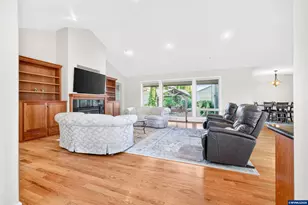 867 Corsair Dr, Independence, OR 97351 - Photo 6