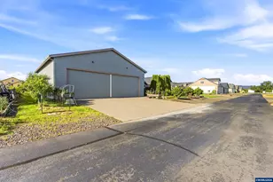 867 Corsair Dr, Independence, OR 97351 - Photo 40