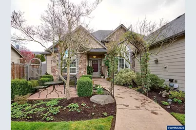 910 Pioneer Dr, Silverton, OR 97381 - Photo 2