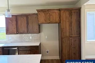 711 NW George Ct, Sublimity, OR 97385 - Photo 8