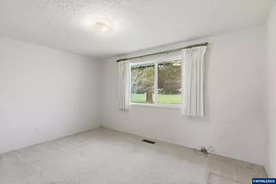 401 S Cascade Dr, Woodburn, OR 97071 - Photo 22