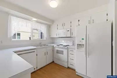 401 S Cascade Dr, Woodburn, OR 97071 - Photo 12
