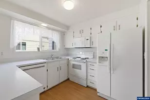 401 S Cascade Dr, Woodburn, OR 97071 - Photo 12