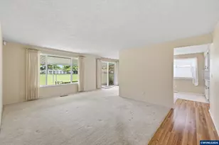 401 S Cascade Dr, Woodburn, OR 97071 - Photo 4