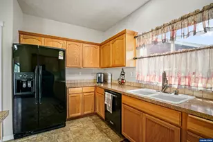 1231 SW 3rd Ave, Mill City, OR 97360 - Photo 18