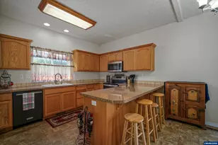 1231 SW 3rd Ave, Mill City, OR 97360 - Photo 14