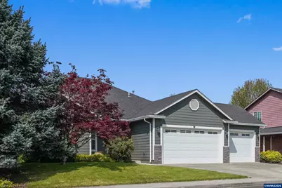 1232 SW 3rd Av, Mill City, OR 97360 - Photo 4