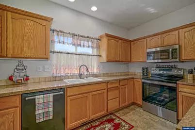 1232 SW 3rd Av, Mill City, OR 97360 - Photo 16