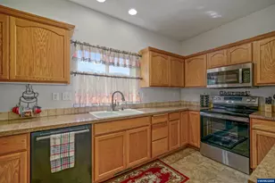 1231 SW 3rd Ave, Mill City, OR 97360 - Photo 16