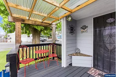 924 7th Av, Sweet Home, OR 97386 - Photo 4