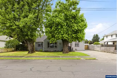 924 7th Av, Sweet Home, OR 97386 - Photo 2